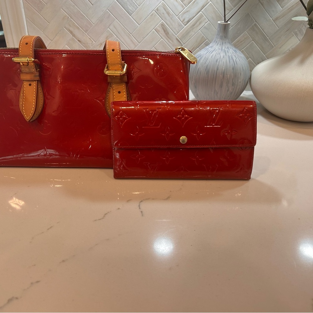 ✨ Louis Vuitton Vernis Sarah Wallet – Red Patent Leather ✨ - Picture 6 of 13